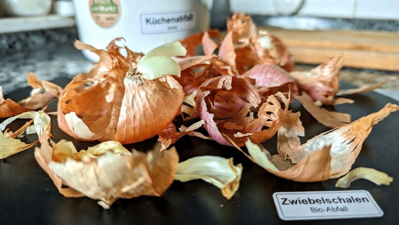 Zwiebelschalentee: Eine einfache Gewohnheit für zu Hause zur Unterstützung von Harnwegen und Prostata-Wohlbefinden