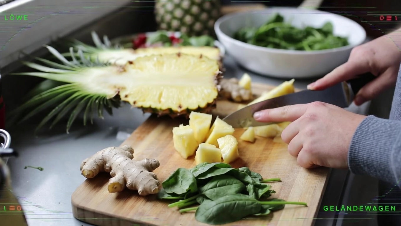 Eine einfache Gewohnheit vor dem Schlafengehen, die den Gelenkkomfort für Senioren unterstützen kann
