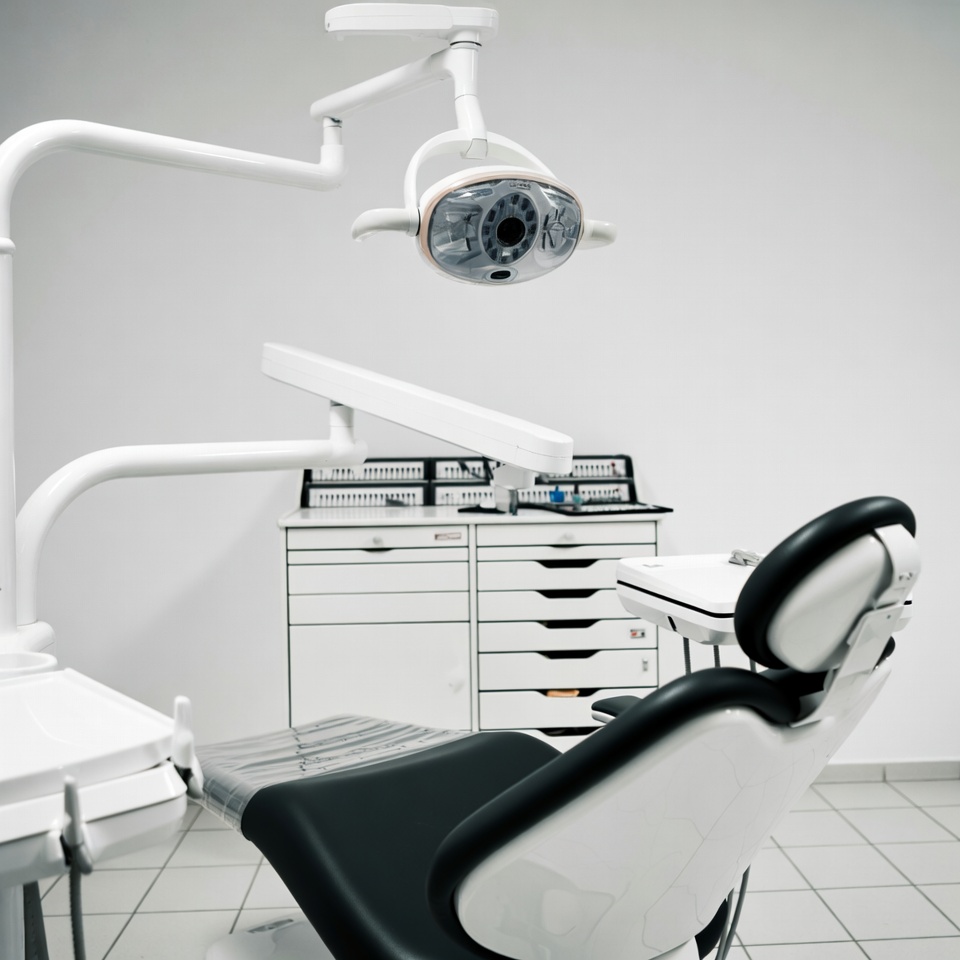 Wie man ein Loch im Zahn auf natürliche Weise repariert. Behalten Sie diese Tipps im Hinterkopf, um einen Zahnarztbesuch zu vermeiden