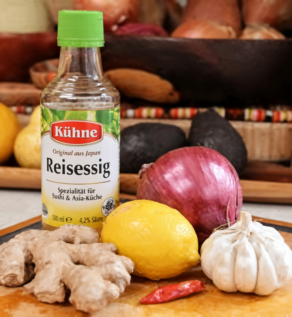 Ingwer, Zwiebel, Knoblauch, Zitronensaft und Honig: Eine einfache tägliche Mischung, die viele neugierig macht