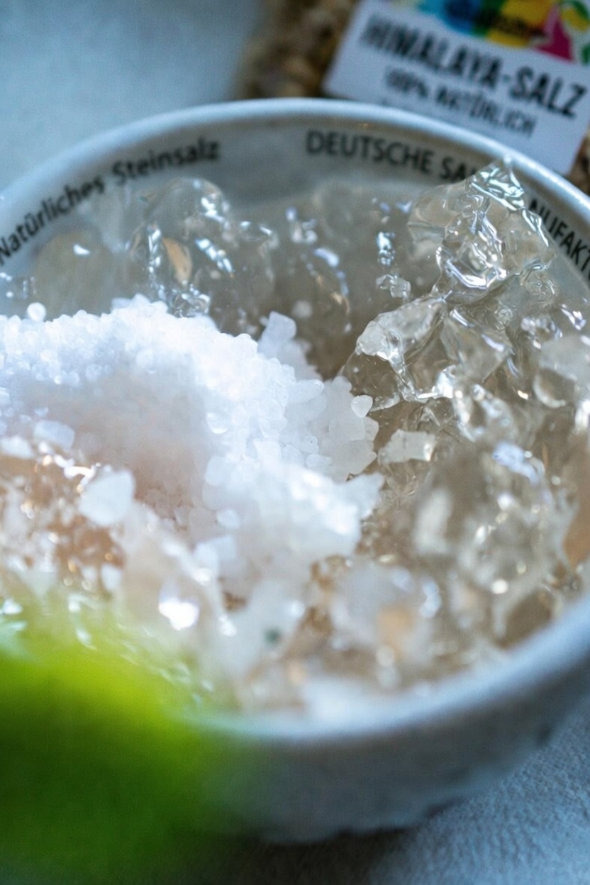 Haben Sie schon eine einfache Abendroutine ausprobiert, bei der Sie zwei gängige Haushaltsmittel für die Feuchtigkeitsversorgung der Haut kombinieren?