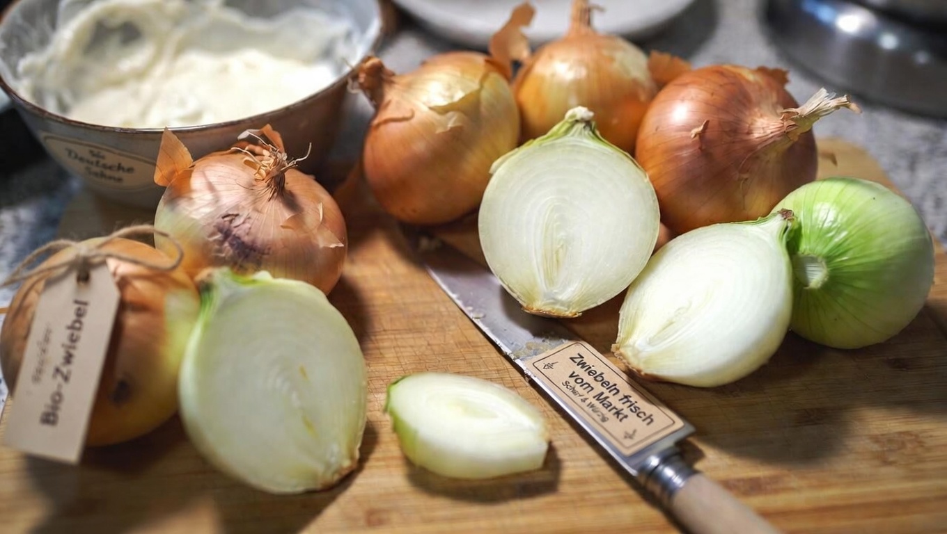 Entdecken Sie die überraschende Rolle von Zwiebeln in Ihrer täglichen Hautpflege- und Venenroutine