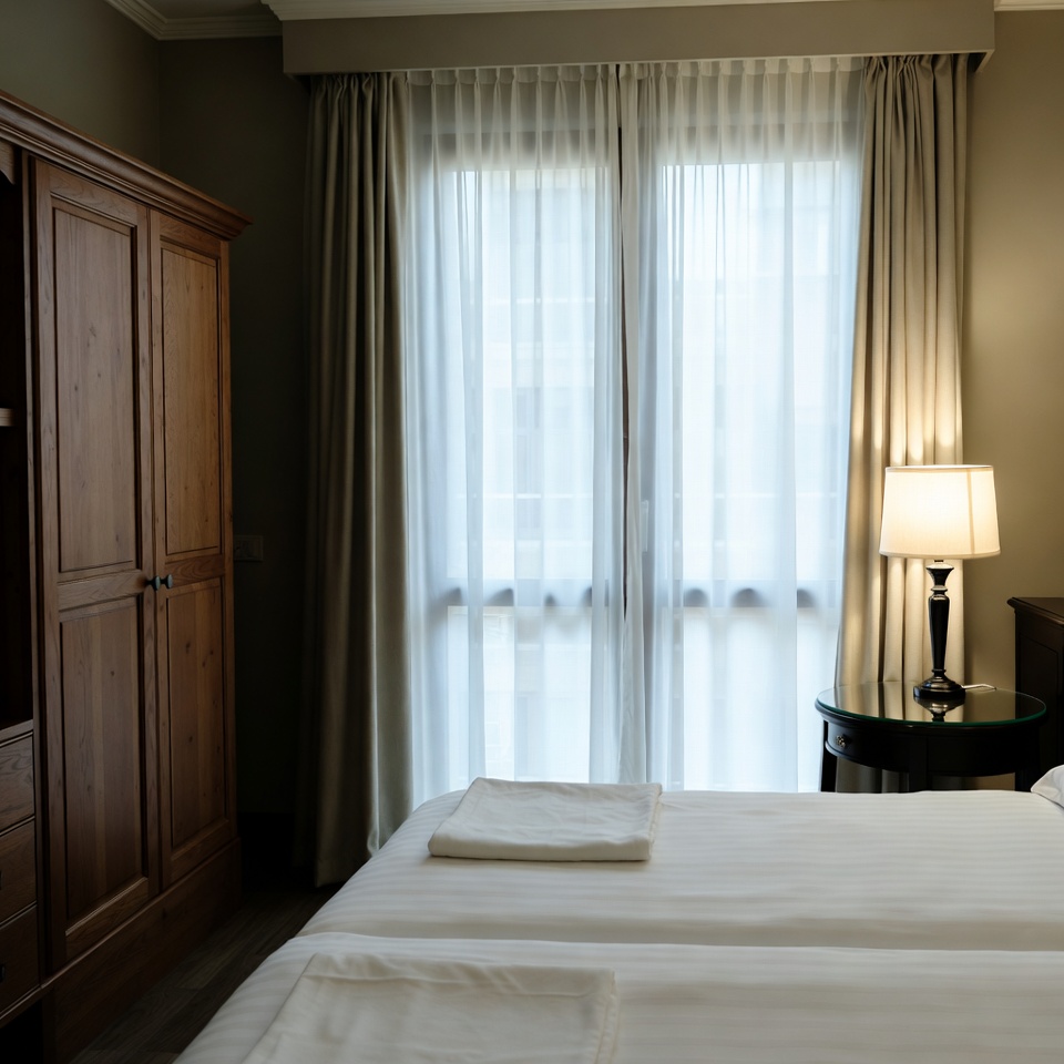 Warum sollte man im Motel oder Hotel beim Schlafen das Badezimmerlicht anlassen?